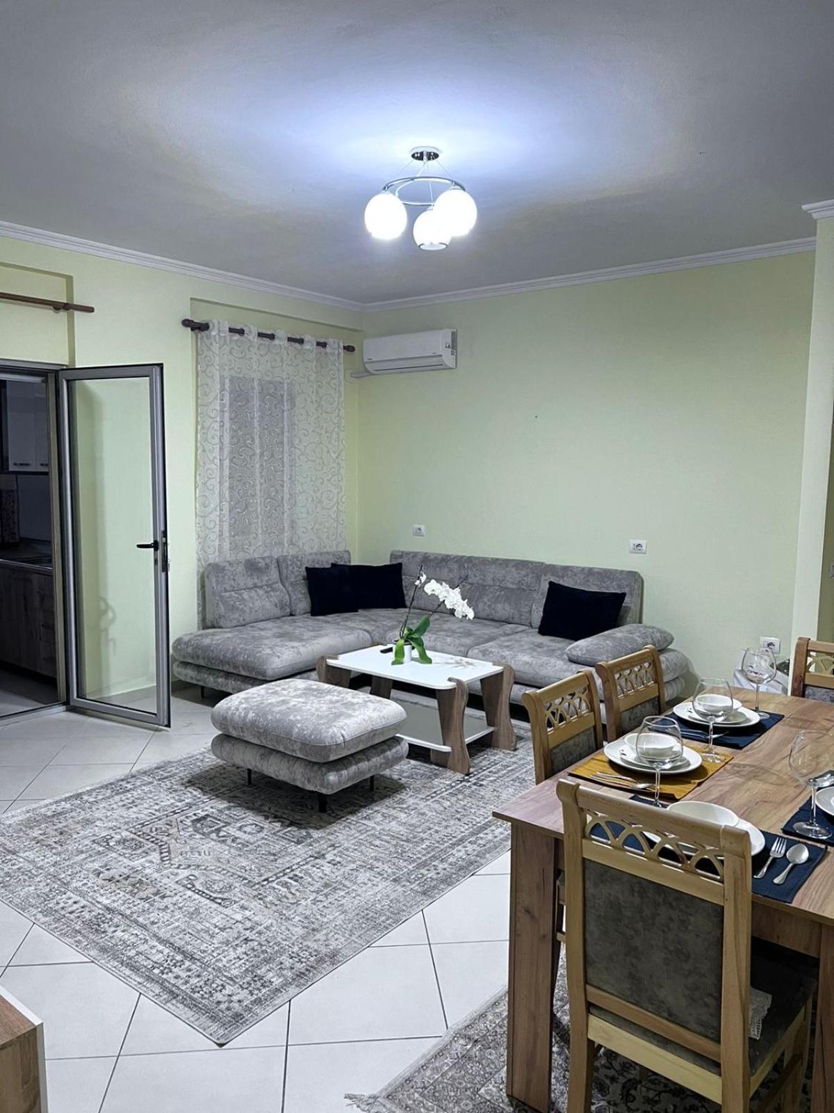 New Baazar Terrace Apartment Tiranë Eksteriør bilde