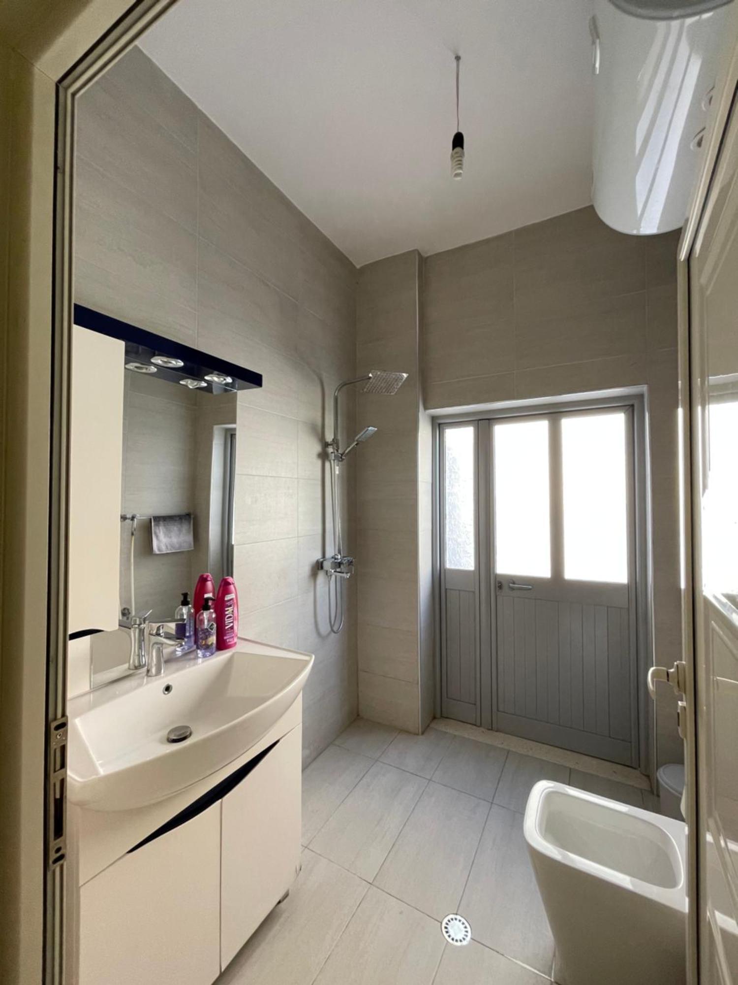 New Baazar Terrace Apartment Tiranë Eksteriør bilde